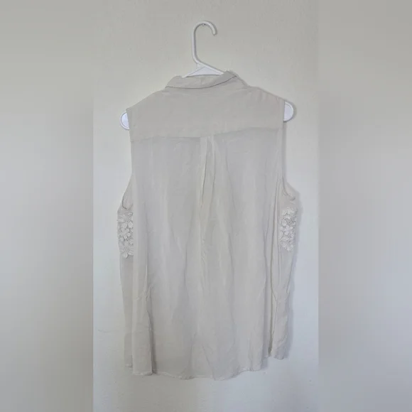 Cato Woman Lace Sleeveless Business Casual Blouse Button Front 18/20W Plus - Picture 2 of 5